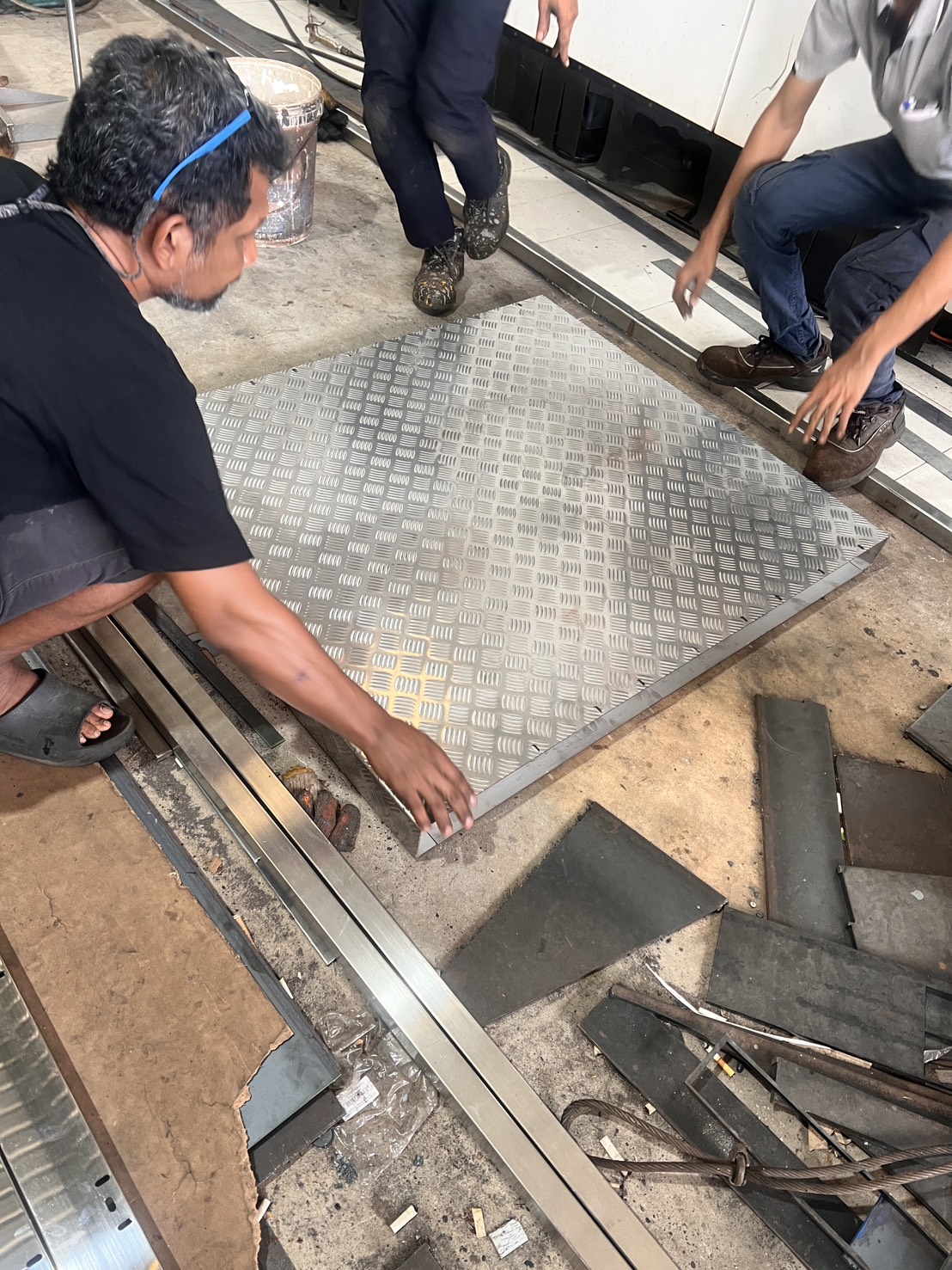 HYDRAULIC LIFT ELEVATOR 27